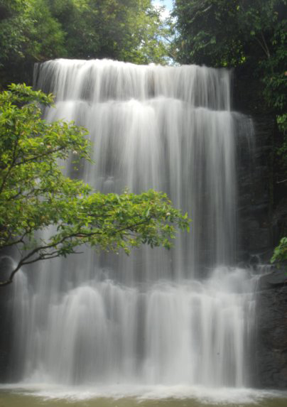 Air Terjun Bidadari yang megah